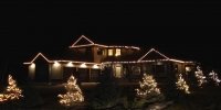 C9-LED-warm-white-on-house-and-C6-led-on-small-trees