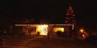 c6-led-red-and-green-double-wrap-on-house-and-c6-led-red-on-tree