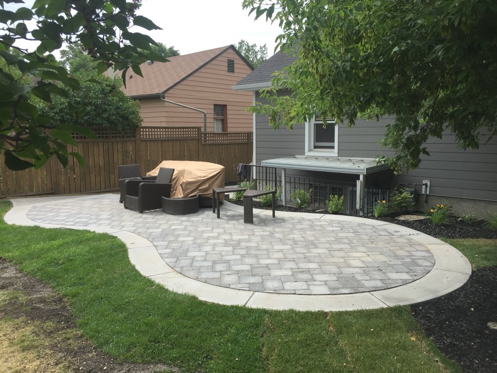 After-Roman-Holland-Pavers-with-Charcoal-Soldier-Course-Patio
