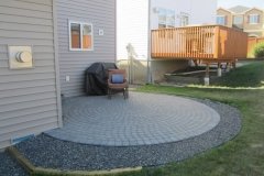 Arbour-Lake-cobble-patio-circle-pattern